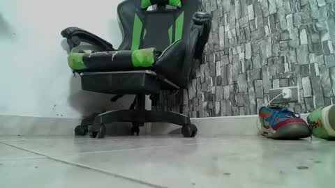 Snapshot of srfindomfeet_ chatting on 01-29-25, 07:25 sr master cum its my old account online show from 01-29-25, 07:25