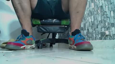 Snapshot of srfindomfeet_ chatting on 01-30-25, 11:13 sr master cum its my old account online show from 01-30-25, 11:13