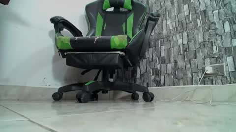 Snapshot of srfindomfeet_ chatting on 02-01-25, 09:51 sr master cum its my old account online show from 02-01-25, 09:51