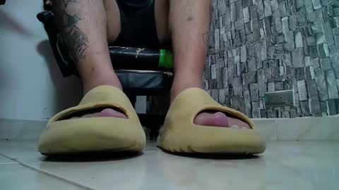 Snapshot of srfindomfeet_ chatting on 02-02-25, 01:30 sr master cum its my old account online show from 02-02-25, 01:30