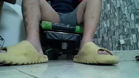 Snapshot of srfindomfeet_ chatting on 02-08-25, 04:47 sr master cum its my old account online show from 02-08-25, 04:47