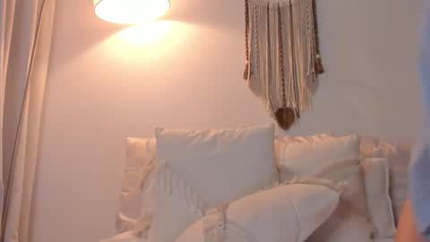 Snapshot of srta__sophie chatting on 12-17-24, 01:29 Sophie 3 online show from 12-17-24, 01:29