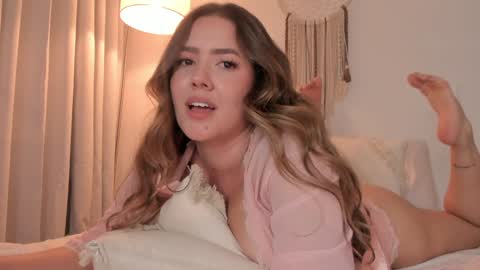 Snapshot of srta__sophie chatting on 01-30-25, 03:44 Sophie 3 online show from 01-30-25, 03:44