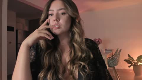 Snapshot of srta__sophie chatting on 02-04-25, 11:59 Sophie 3 online show from 02-04-25, 11:59
