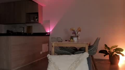 Snapshot of srta__sophie chatting on 03-02-25, 01:58 Sophie 3 online show from 03-02-25, 01:58