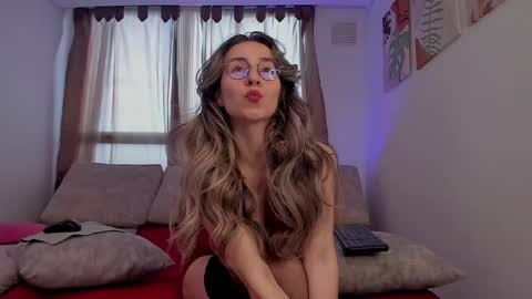 Snapshot of ssara_miranda chatting on 02-14-25, 10:04 Sara Miranda online show from 02-14-25, 10:04