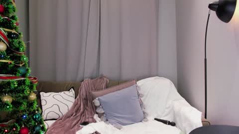 Snapshot of ssashagarter chatting on 12-25-24, 09:43 Alexandra online show from 12-25-24, 09:43