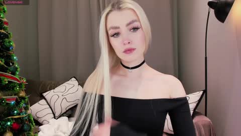 Snapshot of ssashagarter chatting on 01-14-25, 03:47 Alexandra online show from 01-14-25, 03:47