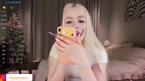 Snapshot of ssashagarter chatting on 12-21-25, 10:17 Alexandra online show from 12-21-25, 10:17