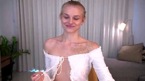 Scarlett online show from 12-17-24, 04:12