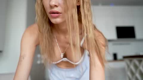 Snapshot of ssscarlett chatting on 06-25-26, 10:20 Scarlett online show from 06-25-26, 10:20