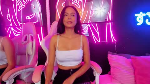 staarlightt online show from 11-17-25, 10:04