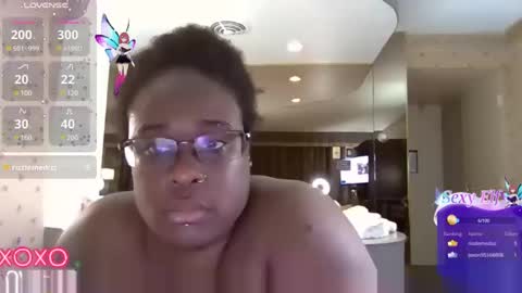 Snapshot of staceesparklezxxx chatting on 01-04-25, 03:40 Stacee online show from 01-04-25, 03:40