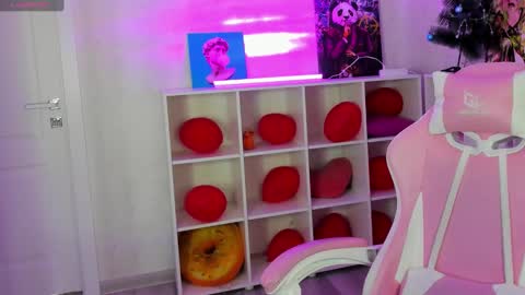 Snapshot of stacey_brown chatting on 03-07-25, 01:31 Stacey GMT5 Mo Tu We Th Fr Sa 3am -10am online show from 03-07-25, 01:31