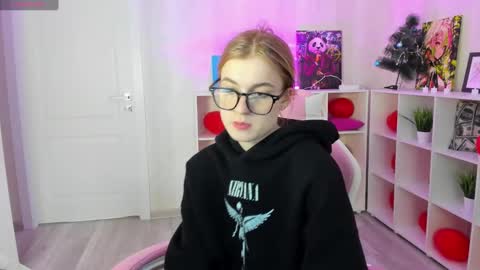 Snapshot of stacey_brown chatting on 03-07-25, 04:35 Stacey GMT5 Mo Tu We Th Fr Sa 3am -10am online show from 03-07-25, 04:35