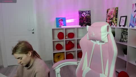 Snapshot of stacey_brown chatting on 03-12-25, 01:03 Stacey GMT5 Mo Tu We Th Fr Sa 3am -10am online show from 03-12-25, 01:03