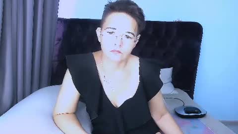 Snapshot of staceydarling chatting on 07-27-26, 05:25 staceydarling online show from 07-27-26, 05:25