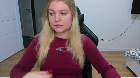 Snapshot of stacy_miraclee chatting on 12-10-24, 04:38 Stacy online show from 12-10-24, 04:38