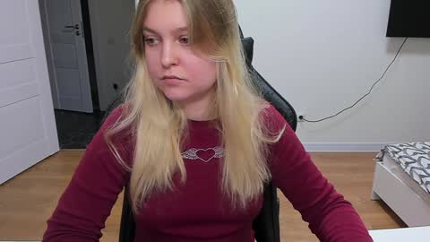 Snapshot of stacy_miraclee chatting on 12-12-24, 04:10 Stacy online show from 12-12-24, 04:10