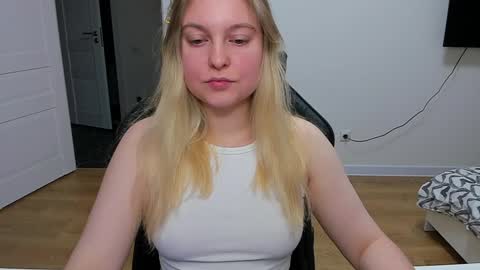 Snapshot of stacy_miraclee chatting on 12-15-24, 06:37 Stacy online show from 12-15-24, 06:37