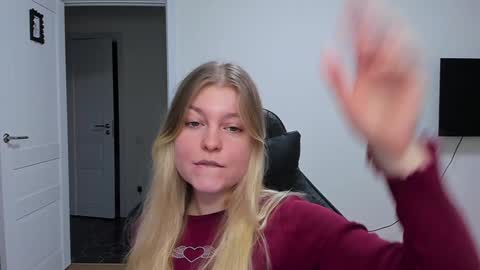 Snapshot of stacy_miraclee chatting on 12-26-24, 10:05 Stacy online show from 12-26-24, 10:05