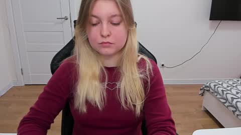 Snapshot of stacy_miraclee chatting on 01-04-25, 10:49 Stacy online show from 01-04-25, 10:49