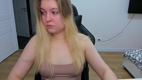 Snapshot of stacy_miraclee chatting on 01-08-25, 09:53 Stacy online show from 01-08-25, 09:53