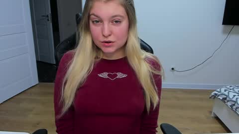 Snapshot of stacy_miraclee chatting on 01-28-25, 01:59 Stacy online show from 01-28-25, 01:59