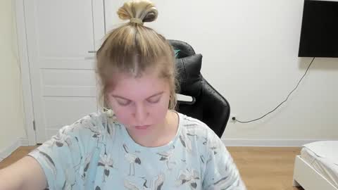 Snapshot of stacy_miraclee chatting on 02-04-25, 04:50 Stacy online show from 02-04-25, 04:50