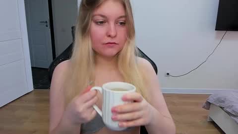 Snapshot of stacy_miraclee chatting on 02-17-25, 12:16 Stacy online show from 02-17-25, 12:16