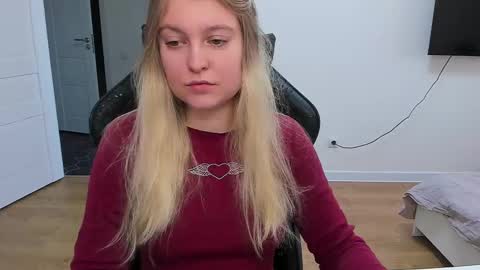 Snapshot of stacy_miraclee chatting on 02-20-25, 12:57 Stacy online show from 02-20-25, 12:57