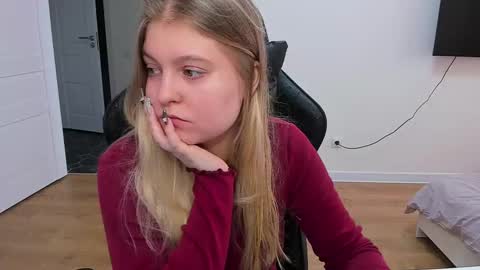 Snapshot of stacy_miraclee chatting on 02-22-25, 11:13 Stacy online show from 02-22-25, 11:13