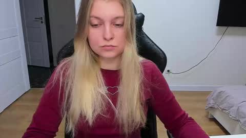 Snapshot of stacy_miraclee chatting on 02-27-25, 03:05 Stacy online show from 02-27-25, 03:05