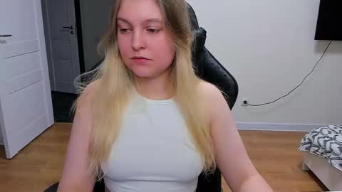 Snapshot of stacy_miraclee chatting on 03-11-25, 08:20 Stacy online show from 03-11-25, 08:20