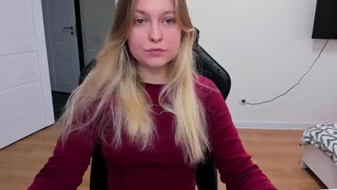 Snapshot of stacy_miraclee chatting on 03-12-25, 10:37 Stacy online show from 03-12-25, 10:37