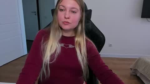 Snapshot of stacy_miraclee chatting on 09-23-25, 10:51 Stacy online show from 09-23-25, 10:51