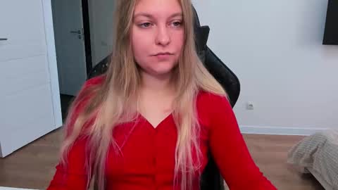 Snapshot of stacy_miraclee chatting on 10-19-25, 10:27 Stacy online show from 10-19-25, 10:27