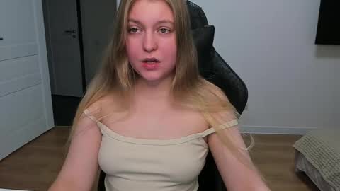 Snapshot of stacy_miraclee chatting on 11-06-25, 01:12 Stacy online show from 11-06-25, 01:12