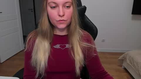 Snapshot of stacy_miraclee chatting on 12-01-25, 06:02 Stacy online show from 12-01-25, 06:02