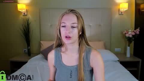 Snapshot of stacy_riiver chatting on 09-15-25, 07:52 Stacy Mon Tue Wed Thu Fri Sun GMT GMT 3 1000am - 0400pm online show from 09-15-25, 07:52