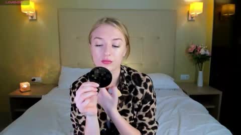 Stacy Mon Tue Wed Thu Fri Sun GMT GMT 3 1000am - 0400pm  online show from 11-14-25, 09:30