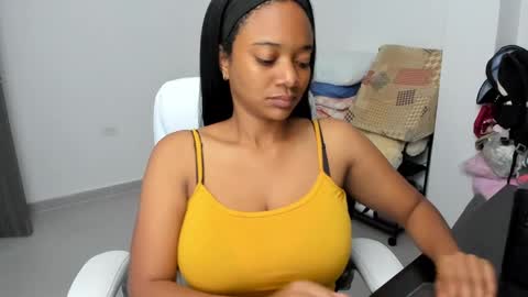 Snapshot of stacy_woods chatting on 01-15-25, 04:25 Zulma Yisset online show from 01-15-25, 04:25
