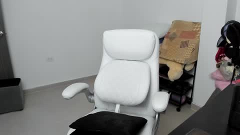 Snapshot of stacy_woods chatting on 01-16-25, 01:37 Zulma Yisset online show from 01-16-25, 01:37