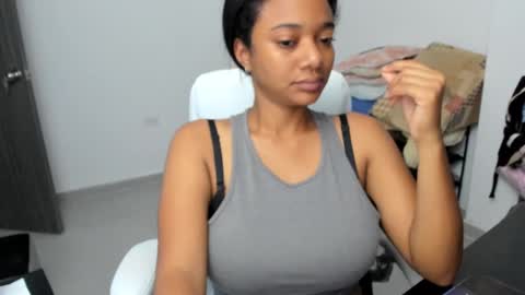 Snapshot of stacy_woods chatting on 01-30-25, 04:37 Zulma Yisset online show from 01-30-25, 04:37