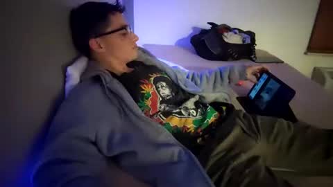 Straightupdownbad online show from 11-25-25, 09:20