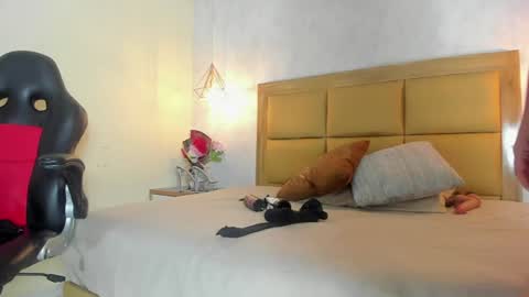 KEIMI  online show from 06-11-26, 03:48