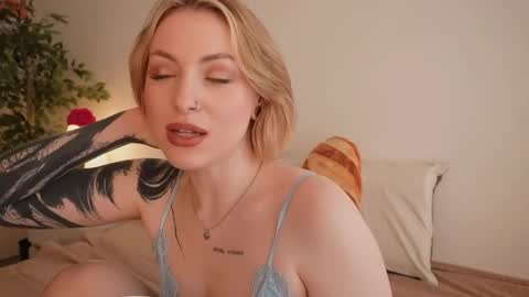 Kristina online show from 04-15-26, 01:40