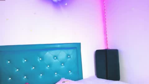 Snapshot of star_darling chatting on 02-25-25, 02:03 S T A R online show from 02-25-25, 02:03