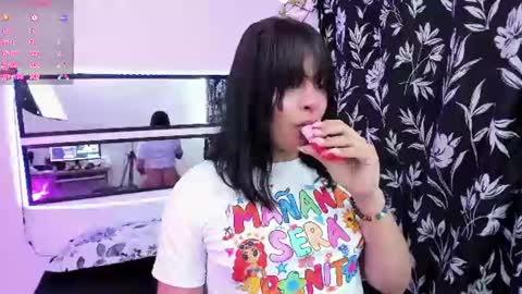 Snapshot of star_darling chatting on 06-12-26, 11:53 S T A R online show from 06-12-26, 11:53