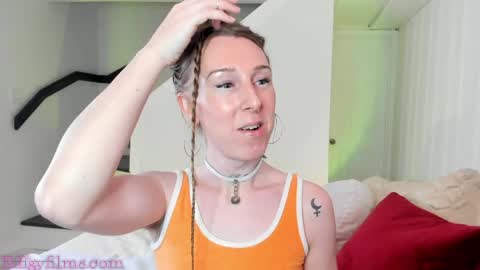 Snapshot of starduvall chatting on 04-22-26, 10:55 Star Deluge online show from 04-22-26, 10:55